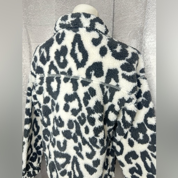 Old Navy Women’s Leopard Print Cozy Sherpa Snap-Front Flurry  Crop Jacket XS - Picture 9 of 14
